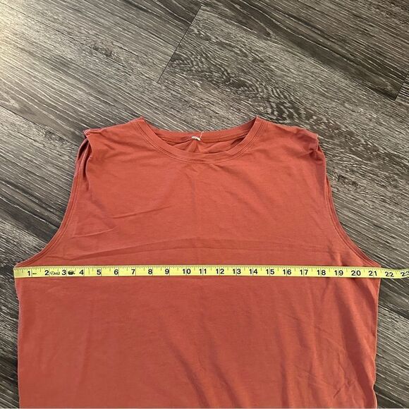 Lululemon Brunswick Tank - Picture 2 of 4